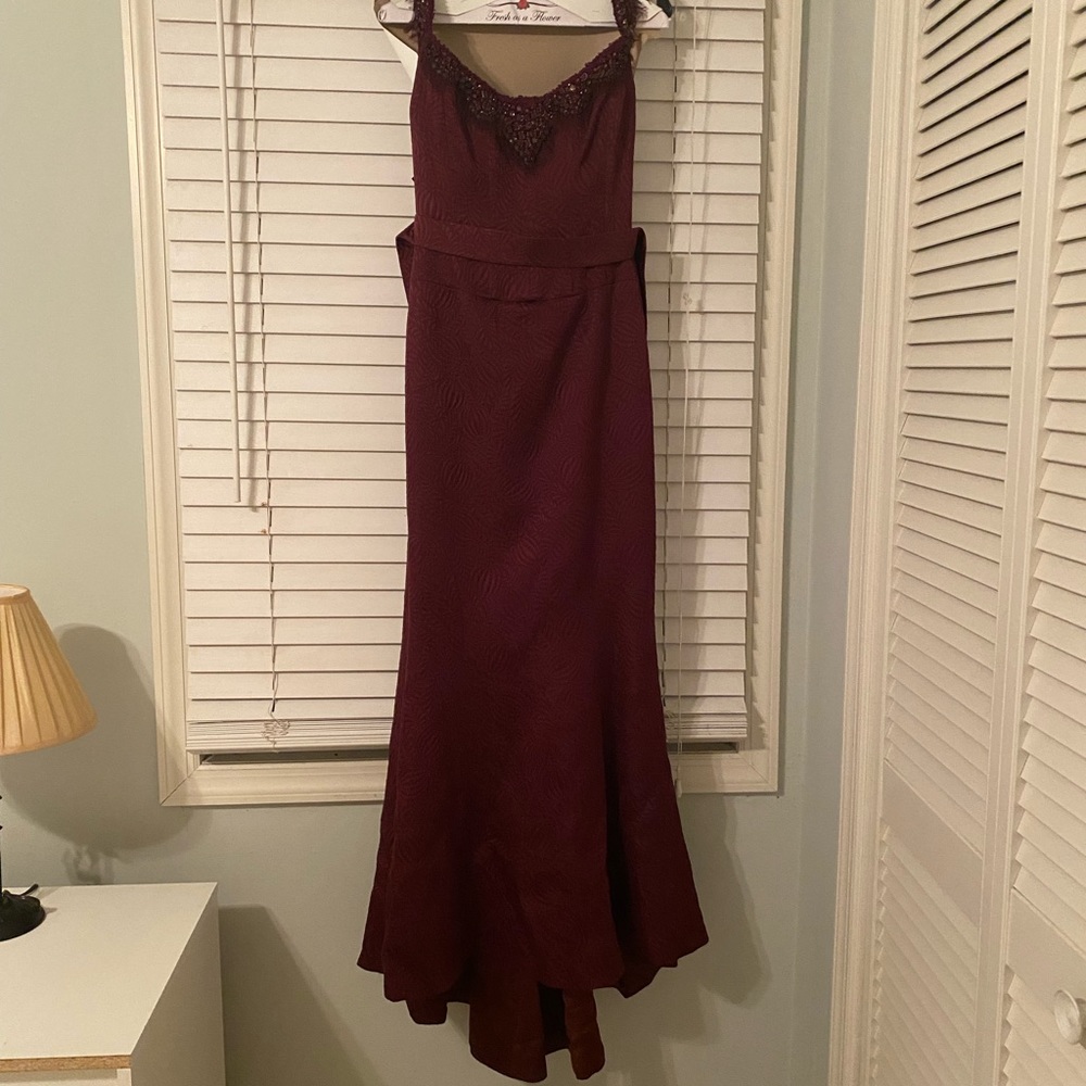 Monique Lhuillier Maroon embellished Gown. Size 6